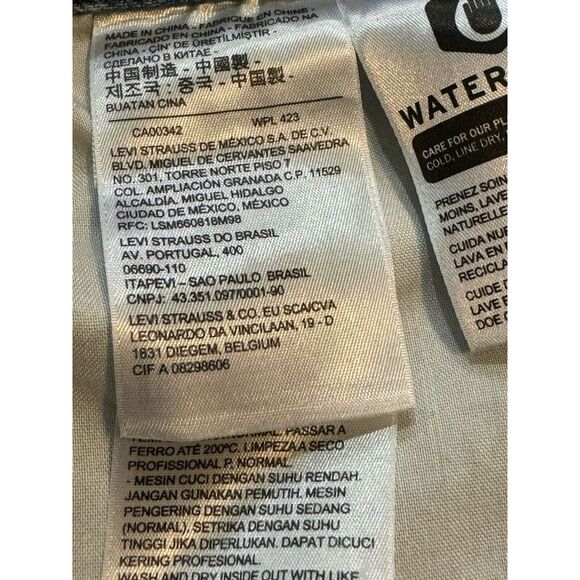 Levi's Premium High Rise Deconstructed Denim Skirt Size 28 Button Fly Raw Edge - Picture 9 of 12